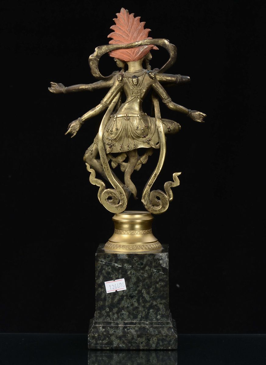 Scultura in Bronzo Dorato Raffigurante Kurukulla con Base Occidentale, Cina, Dinastia Qing, XVIII...