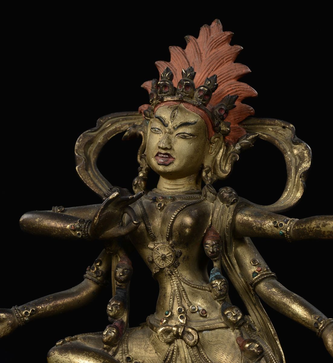 Scultura in Bronzo Dorato Raffigurante Kurukulla con Base Occidentale, Cina, Dinastia Qing, XVIII...