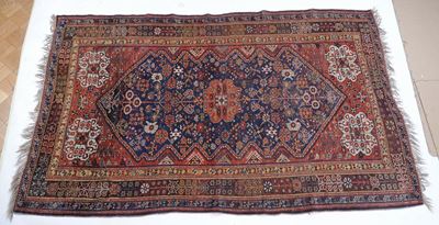 Tappeto Sud Persia a Fondo Blu con Decoro Floreale, Fine XIX Secolo, Inizio XX Secolo,