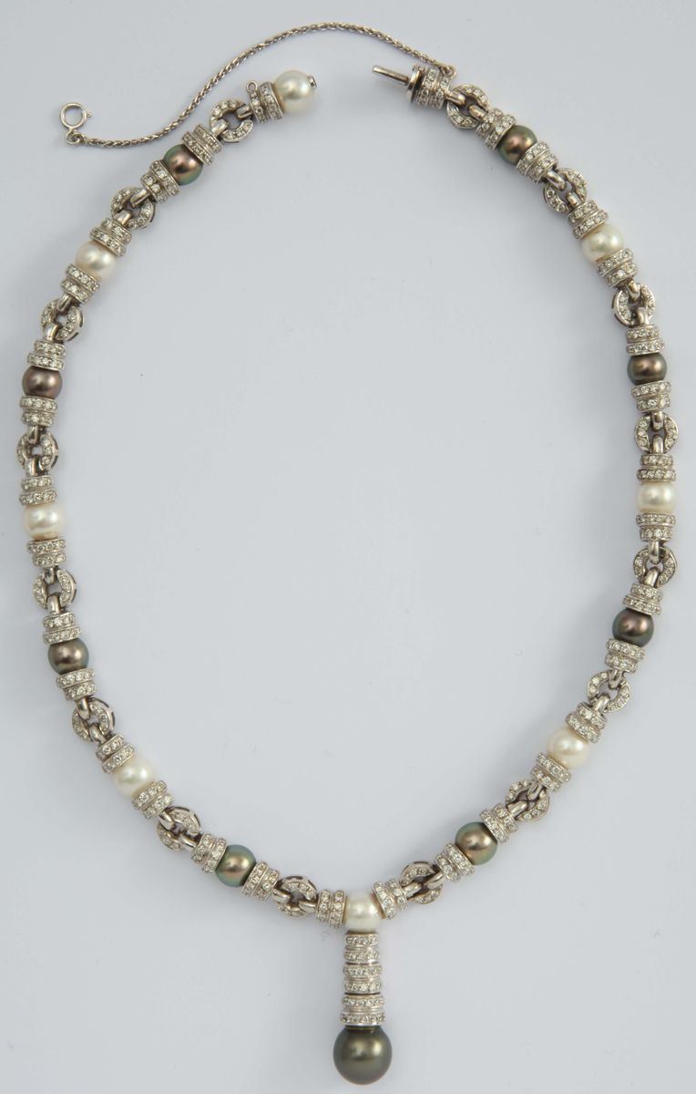 Girocollo con perle coltivate grigie e bianche alternate da rondelle di diamanti  - Asta Fine Jewels - I - Cambi Casa d'Aste