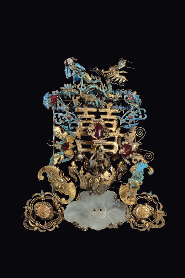 Lotto composto da tre gioielli in argento vermiglio con piccole giade, pietre preziose e avorio, Cina, Dinastia Qing, Cina, XIX secolo