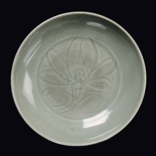 A Longquan Celadon porcelain dish, Song/Yuan Dynasty, 13th-14th century