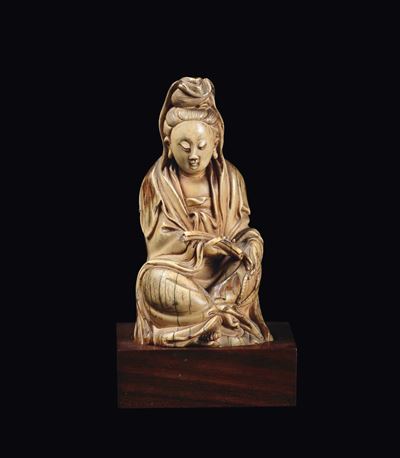 Figura di Guanyin in Avorio, Cina, Dinastia Qing, Epoca Qianlong (1736-1796)