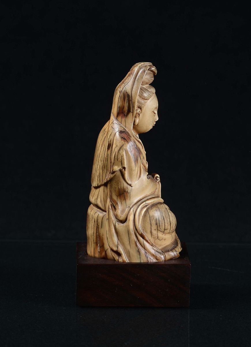 Figura di Guanyin in Avorio, Cina, Dinastia Qing, Epoca Qianlong (1736-1796)