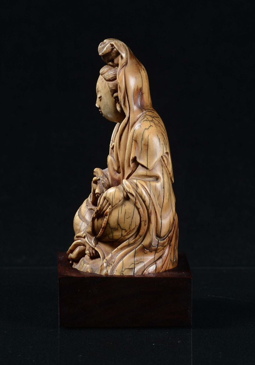 Figura di Guanyin in Avorio, Cina, Dinastia Qing, Epoca Qianlong (1736-1796)