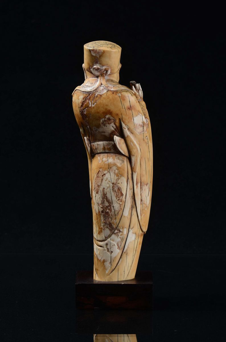 Figura di Dignitario in Avorio, Cina, Dinastia Ming, XVII Secolo