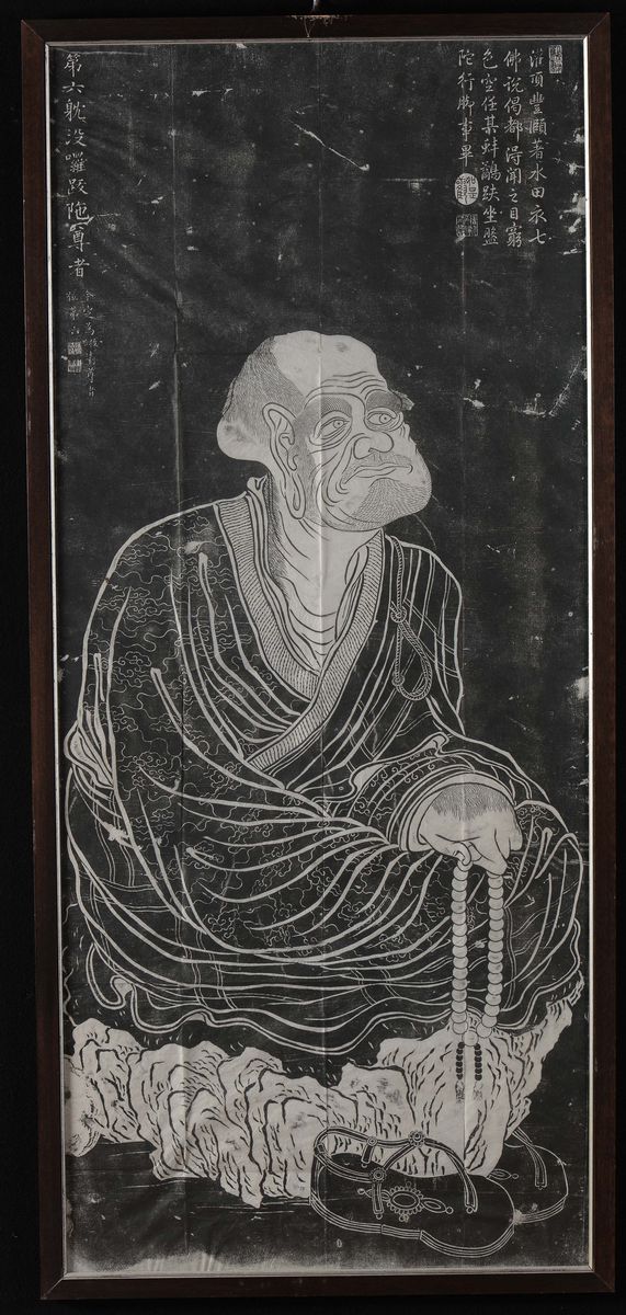 Tre Dipinti a Tempera su Carta in Grisaille Rappresentanti Luohan con Iscrizioni, Cina, Dinastia ...