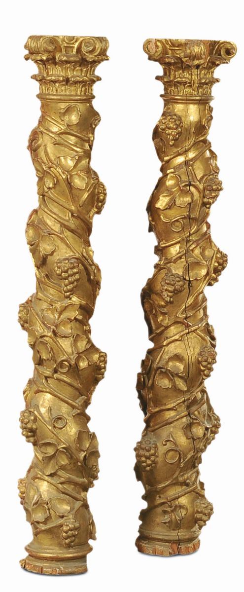 Coppia di colonne a torciglione in legno intagliato a tralci di vite e dorato, XIX secolo  - Asta Asta a Tempo 1-2015 - Cambi Casa d'Aste