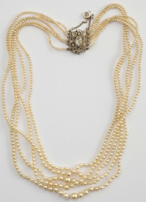Natural pearl necklace, composed of five strands of pearls