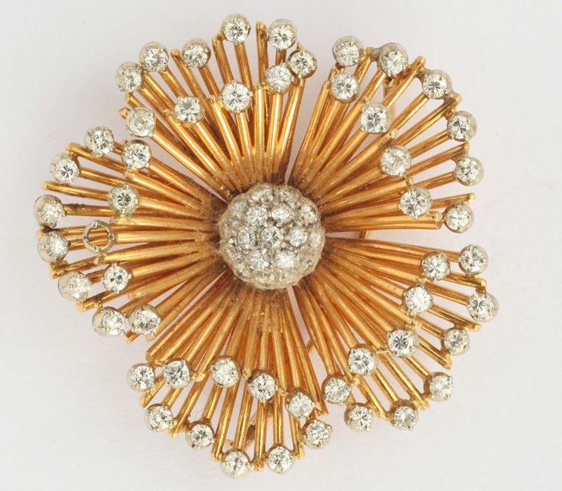 A diamond and gold flower brooch  - Auction Fine Jewels - I - Cambi Casa d'Aste