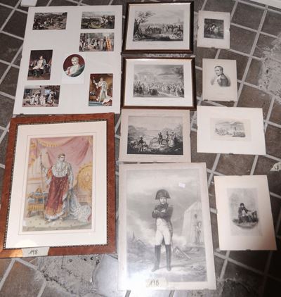 Insieme di Stampe, Cartoline, Porcellane e Bronzi Raffiguranti Napoleone