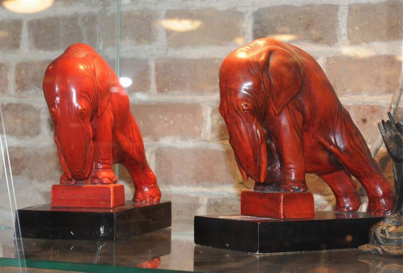 Due fermalibri a foggia di elefanti, Cacciapuoti  - Asta Antiquariato, Affidamenti da raffinate dimore private - Cambi Casa d'Aste