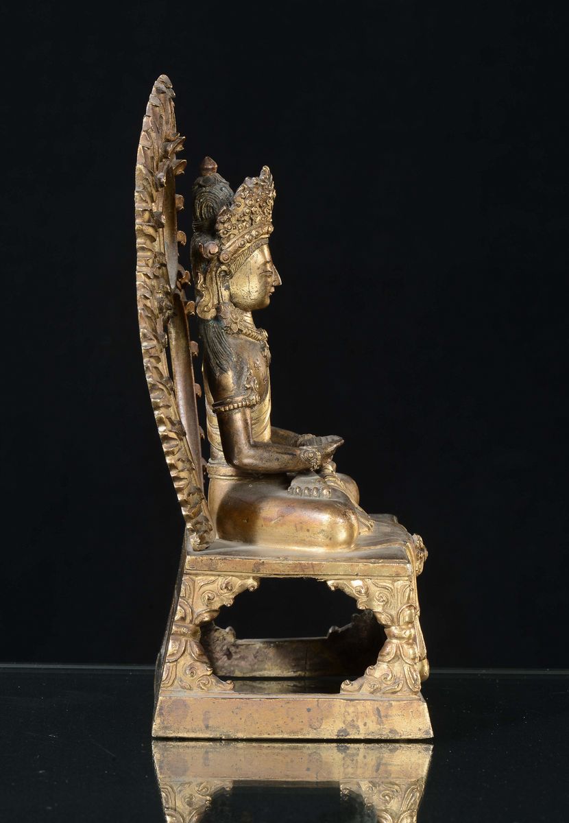 Figura di Amitaya in Bronzo Dorato, Cina, Dinastia Qing, Epoca Qianlong (1736-1796)