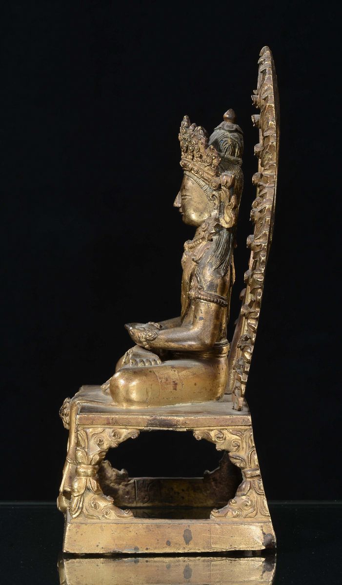 Figura di Amitaya in Bronzo Dorato, Cina, Dinastia Qing, Epoca Qianlong (1736-1796)