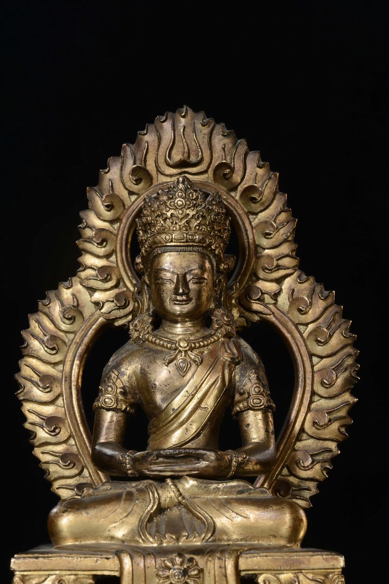 Figura di Amitaya in Bronzo Dorato, Cina, Dinastia Qing, Epoca Qianlong (1736-1796)