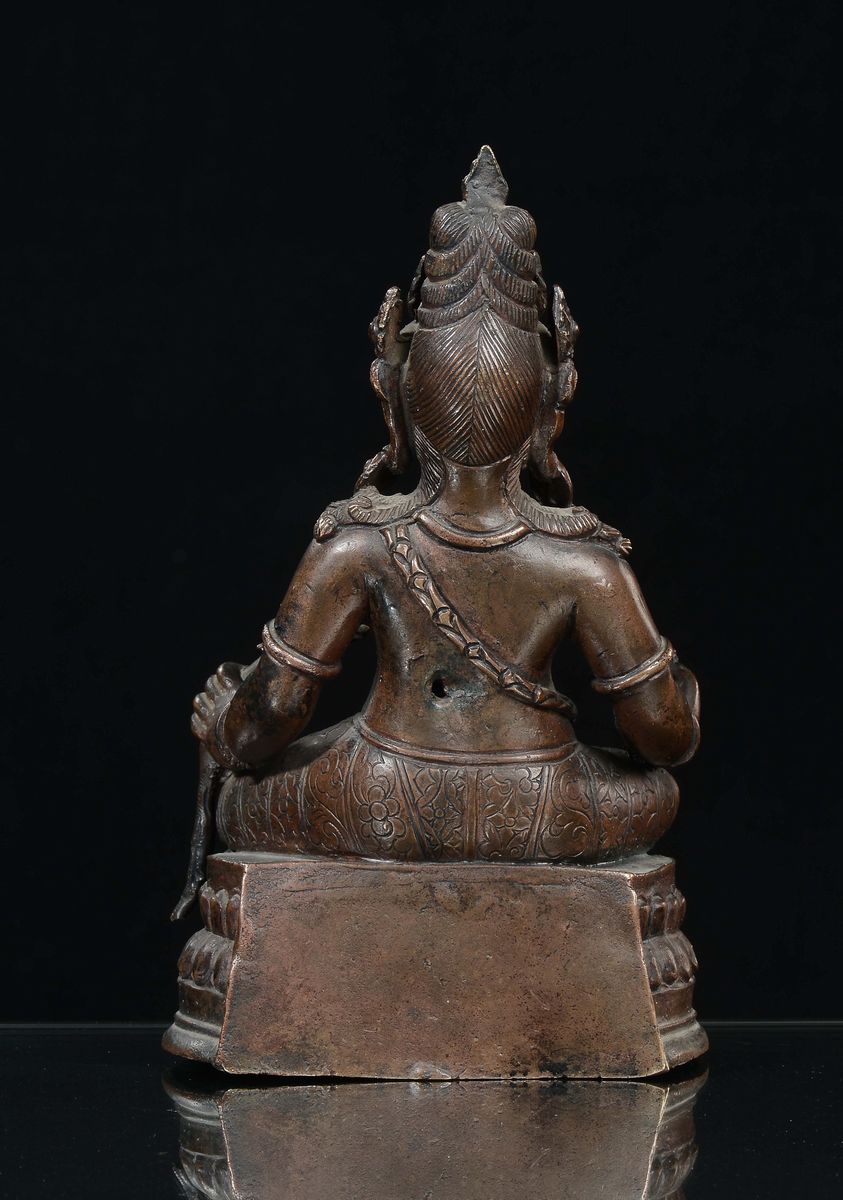 Scultura in Bronzo Raffigurante Divinità con Occhi D'argento, Nepal, XVII Secolo