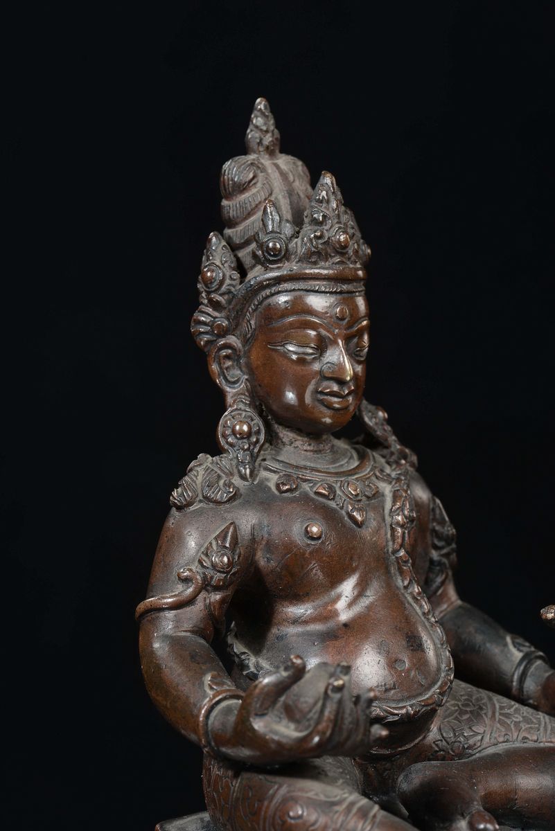 Scultura in Bronzo Raffigurante Divinità con Occhi D'argento, Nepal, XVII Secolo