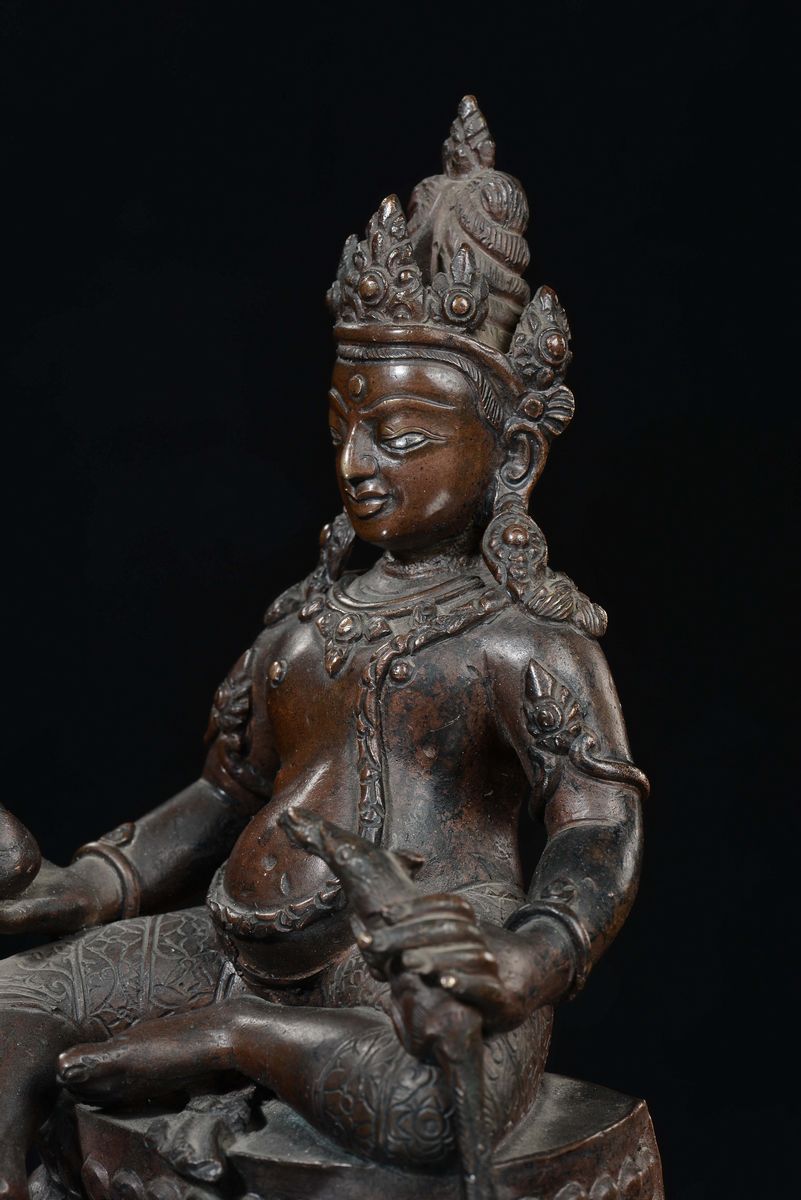 Scultura in Bronzo Raffigurante Divinità con Occhi D'argento, Nepal, XVII Secolo