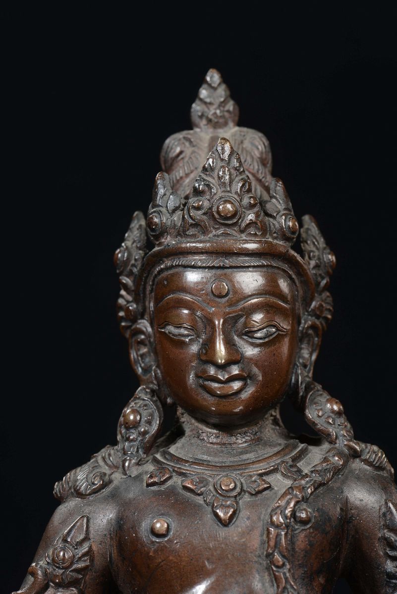 Scultura in Bronzo Raffigurante Divinità con Occhi D'argento, Nepal, XVII Secolo