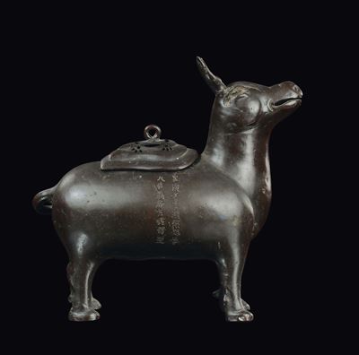 Raro Incensiere in Bronzo Raffigurante Animale con Scritte, Cina, Dinastia Ming, XVII Secolo
