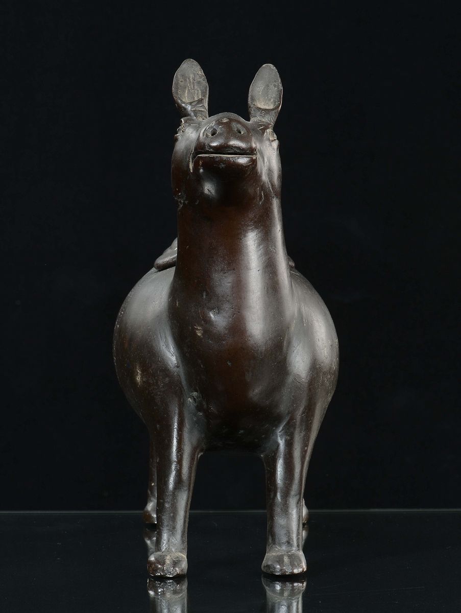 Raro Incensiere in Bronzo Raffigurante Animale con Scritte, Cina, Dinastia Ming, XVII Secolo