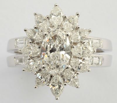 Anello con Diamante Ovale di Ct 1,00; Vs2