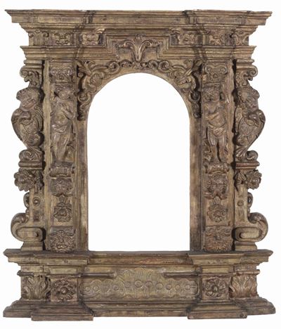 Cornice in Legno Dorato e Scolpito a Forma di Tempio, Toscana XVII Secolo