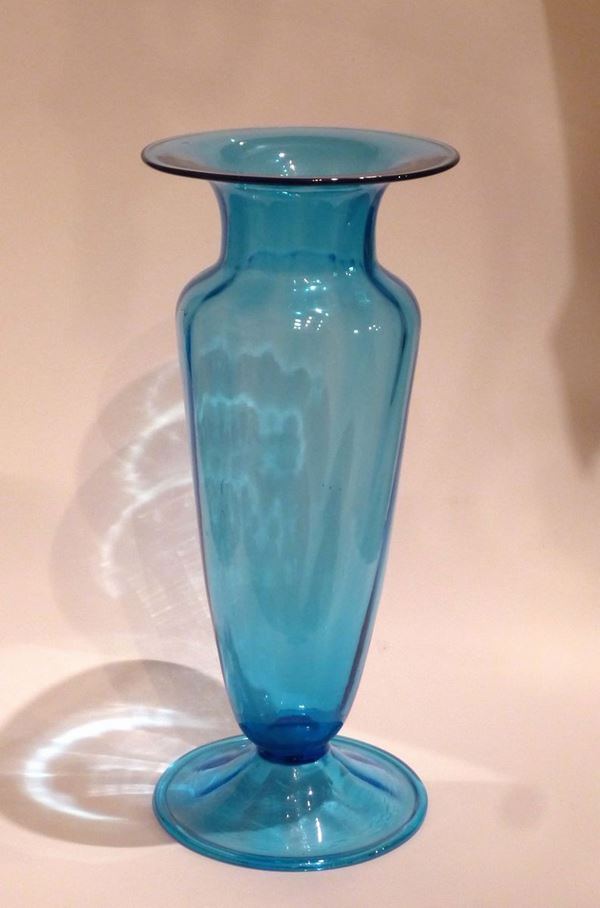 Vaso in vetro soffiato blu