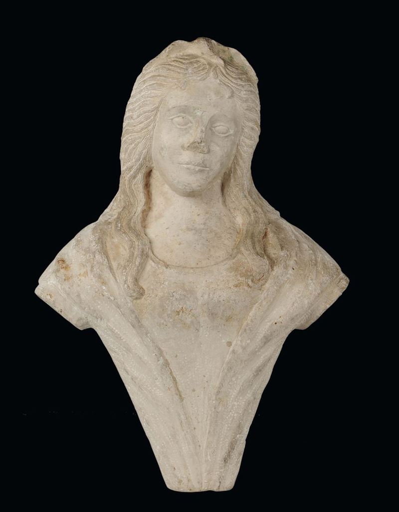 Busto femminile in pietra di Trani, XIX secolo  - Asta Arredi dalle dimore degli eredi Ercole Marelli e altre provenienze - Cambi Casa d'Aste