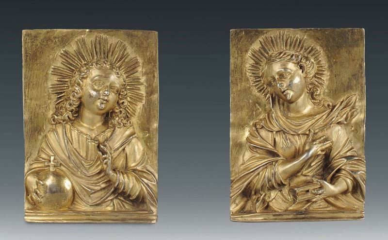 A pair of small molten, chiselled and gilt silver plates representing Christ Pantocrator and Virgin, French or Flemish goldsmith, 17th century  - Auction Sculpture and Works of Art - Cambi Casa d'Aste