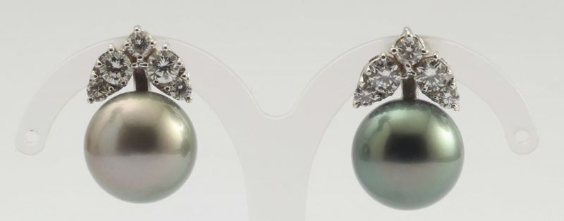 Orecchini con perle Tahiti e diamanti  - Asta Fine Jewels - I - Cambi Casa d'Aste