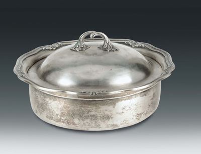 Zuppiera con Coperchio in Argento Sbalzato e Dorato Internamente, Russia 1848