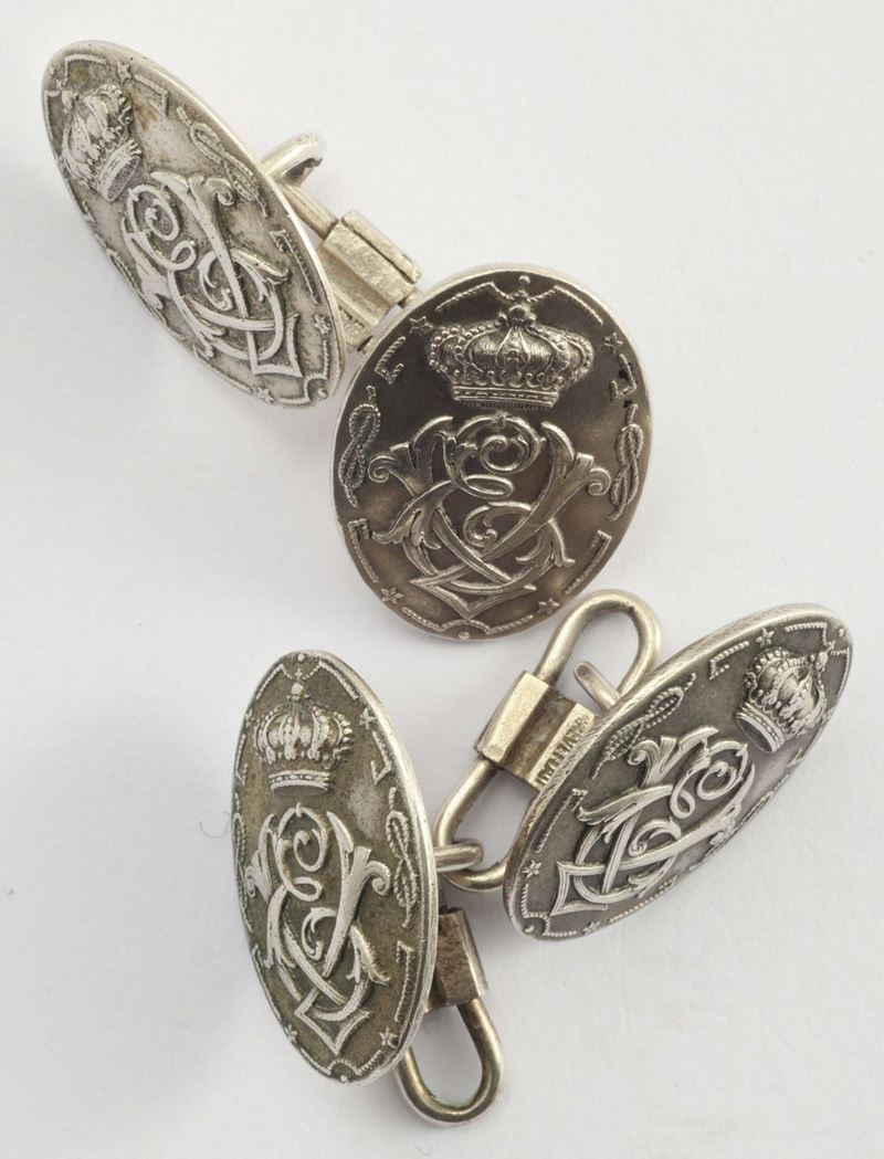 Bottoni da polso con monogramma di Vittorio Emanuele II di Savoia  - Asta Fine Jewels - I - Cambi Casa d'Aste