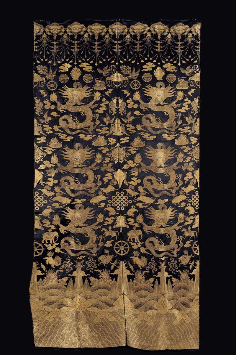 A silk cloth blue-ground with elephants, China, 20th century  - Auction Fine Chinese Works of Art - II - Cambi Casa d'Aste