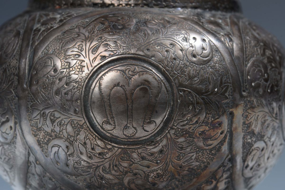 Versatoio in Argento Sbalzato e Cesellato, Oreficeria Toscana, Probabile XVI Secolo