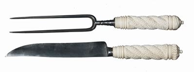 Coltello e Forchetta con Manici in Avorio Scolpito a Torchon e Terminanti a Mascherone, Arte Vene...