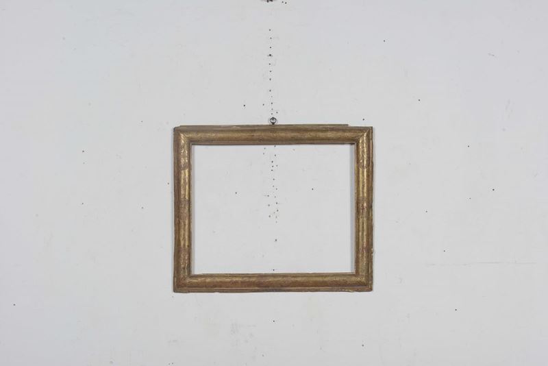 Cornice a sagoma bombata in legno bulinato e dorato, Italia centrale, XVIII secolo  - Auction Antique Frames - Cambi Casa d'Aste