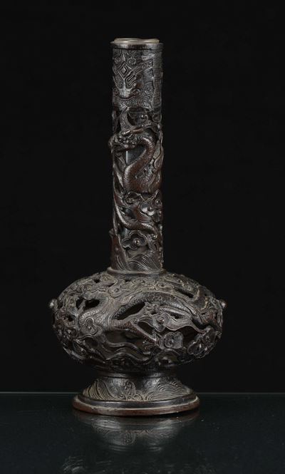 Vaso in Bronzo Traforato con Figure di Drago, Cina, Dinastia Qing, Fine XIX Secolo