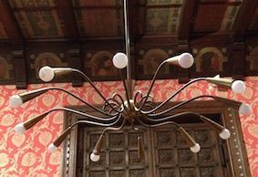 Lampadario in ottone a dodici luci, Italia anni’50  - Auction Design - Cambi Casa d'Aste