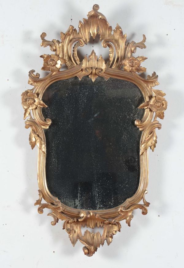 Coppia di specchierine in legno dorato, XIX-XX secolo