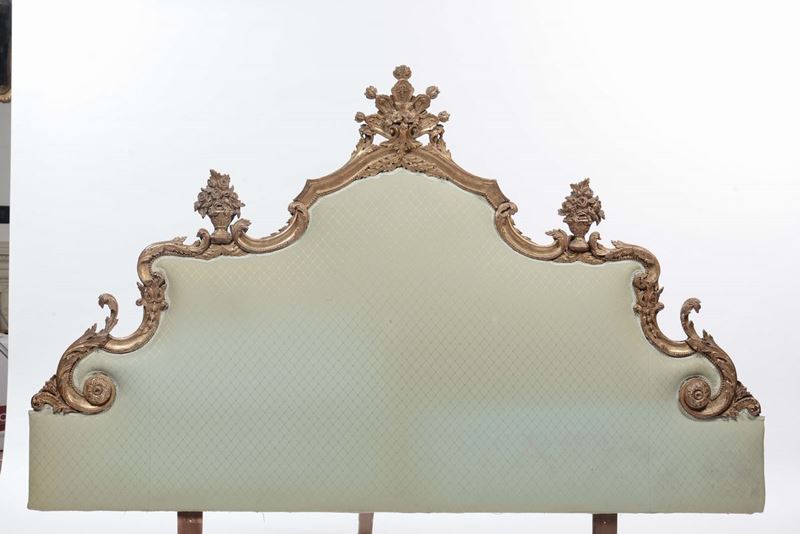 Testiera da letto in legno intagliato e dorato, XIX secolo  - Asta Asta a Tempo 1-2015 - Cambi Casa d'Aste