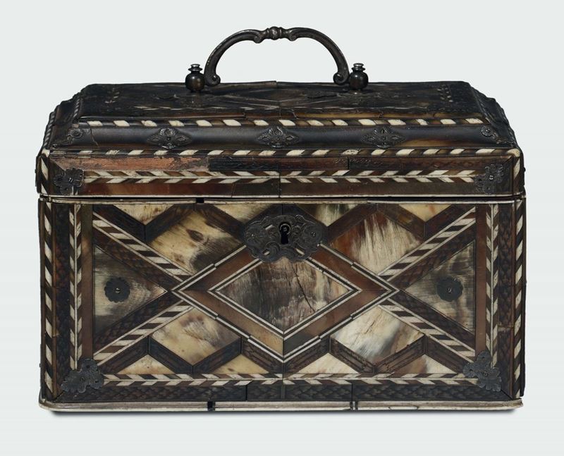 A small box veneered with ivory and horn with geometrical decorations, forged iron handles, French workers, 17th - 18th century  - Auction Sculpture and Works of Art - Cambi Casa d'Aste