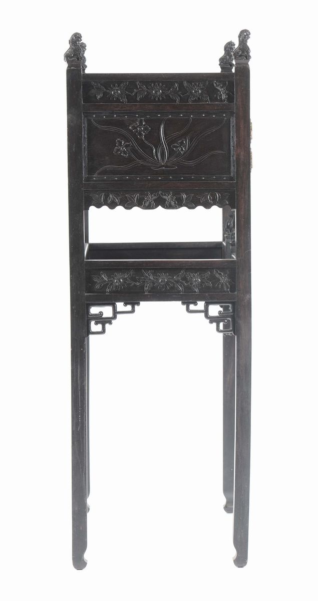 Scrittoio in Legno con Ante Centrali a Decoro di Dragoni e Cani di Pho, Cina, Fine XIX Secolo