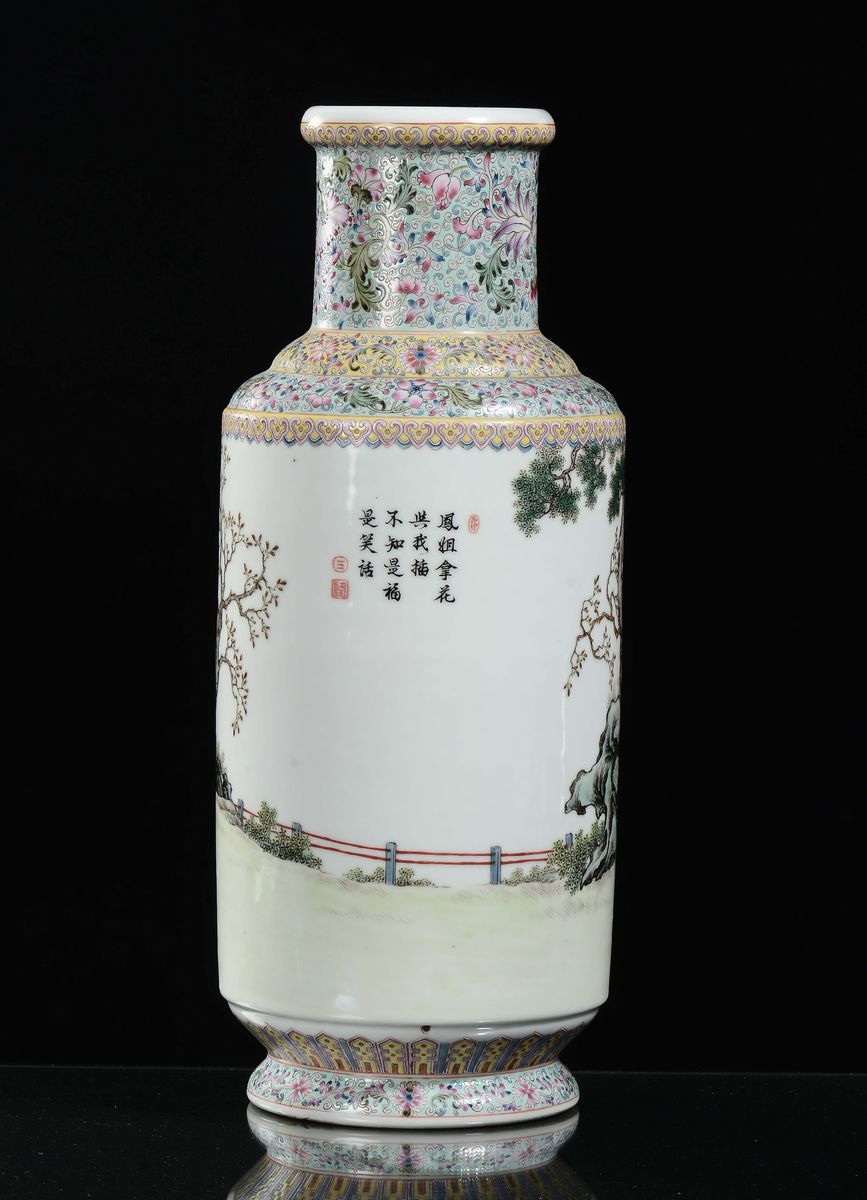 Vaso in Porcellana a Smalti Policromi con Personaggi, Cina, Repubblica, XX Secolo