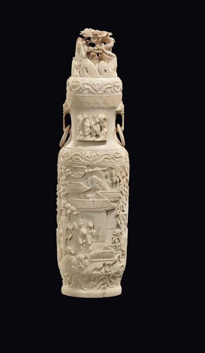Vaso con Coperchio in Avorio Scolpito con Scene di Vita Comune, Canton, Cina, Repubblica, Inizio ...