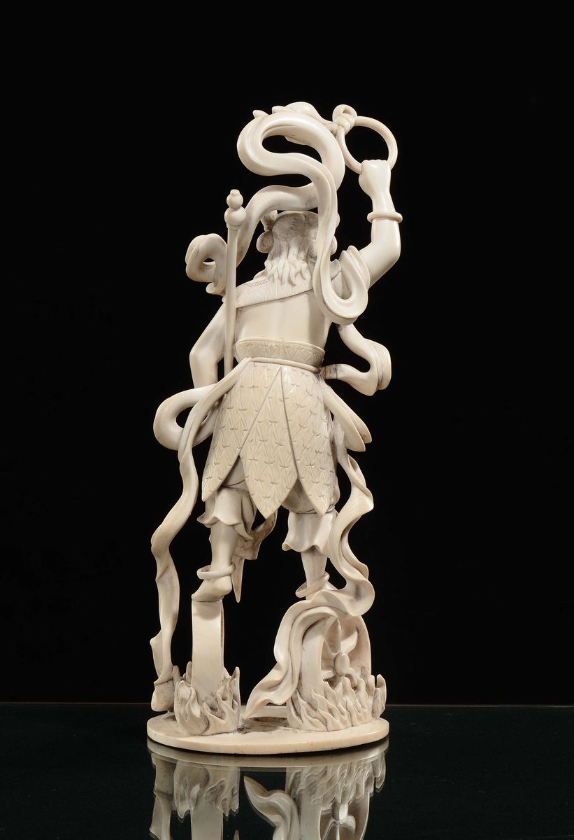 Figura di Donna Guerriera Scolpita in Avorio, Cina, Repubblica, XX Secolo