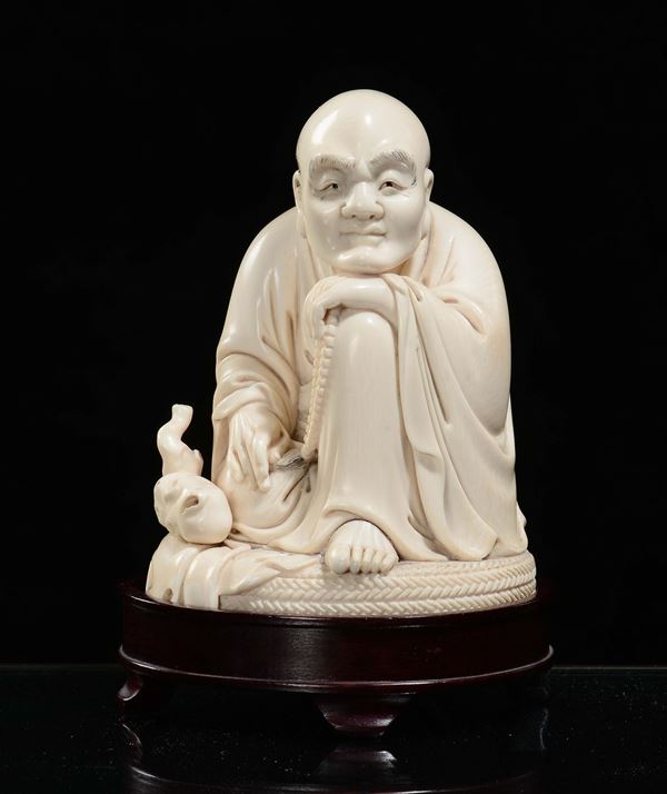 A carved ivory figure of sitting wise man, China, early 20th century