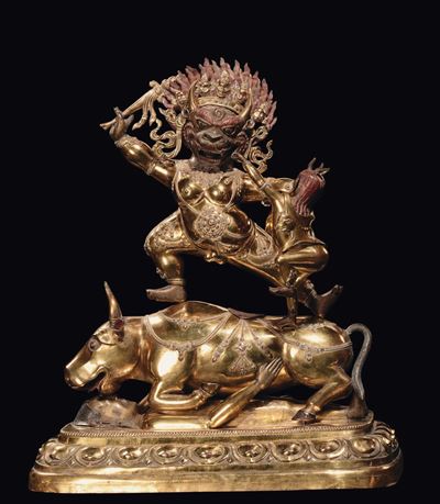 Importante Scultura di Outer Yama in Rame Dorato Repussè, Cina, Dinastia Qing, Epoca Qianlong (17...