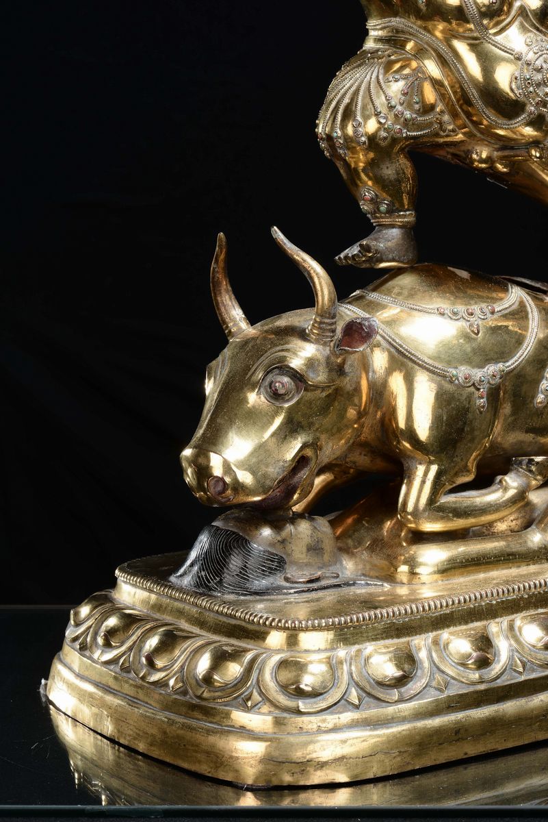 Importante Scultura di Outer Yama in Rame Dorato Repussè, Cina, Dinastia Qing, Epoca Qianlong (17...