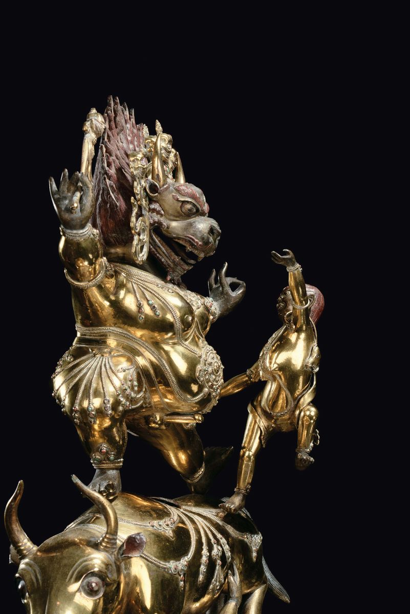 Importante Scultura di Outer Yama in Rame Dorato Repussè, Cina, Dinastia Qing, Epoca Qianlong (17...